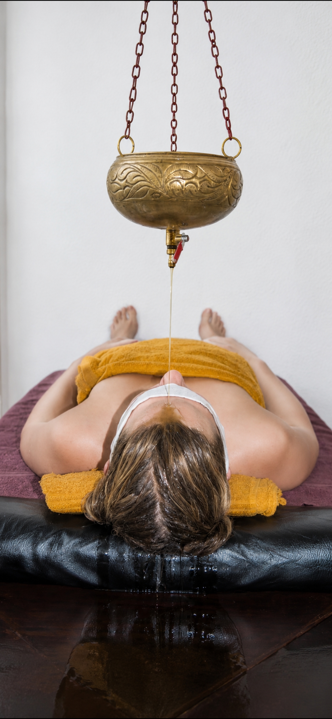 Shirodhara Ayurveda Herbal Oil Treatment